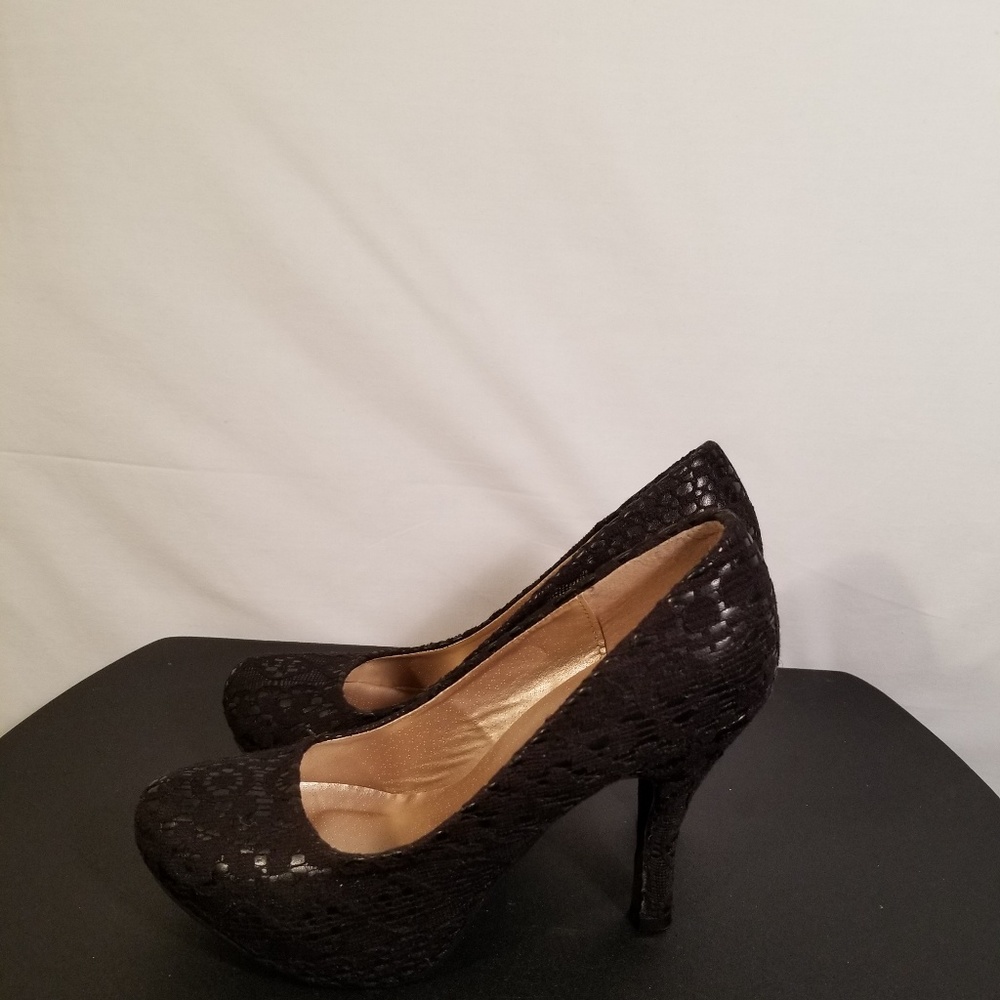 Qupid High Heeled Shoes with Lace Overlay Size 7